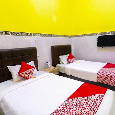 Oyo 1427 Azzahra Guest House Syariah Матарам Екстер'єр фото